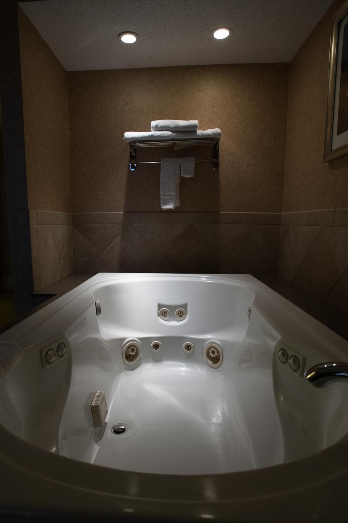 Ramada By Wyndham Topeka Downtown Hotel & Convention Center Ruang foto