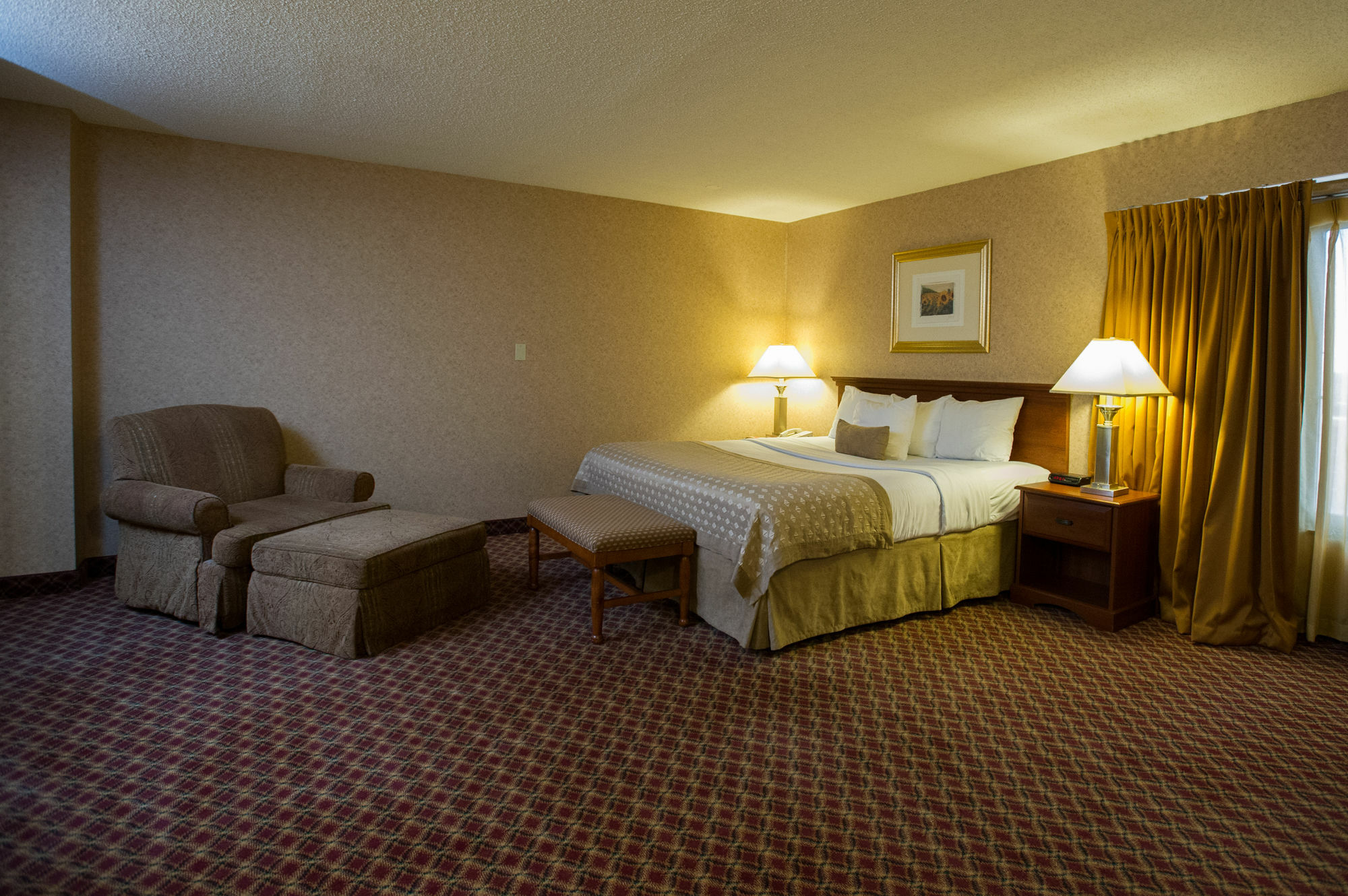 Ramada By Wyndham Topeka Downtown Hotel & Convention Center Bagian luar foto